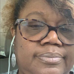 Meet your Posher, Cynthia